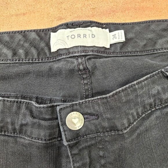 Torrid Size 24 Plus Black Denim Shorts w Crochet Lace Accents Distressed Jeans - Picture 2 of 5
